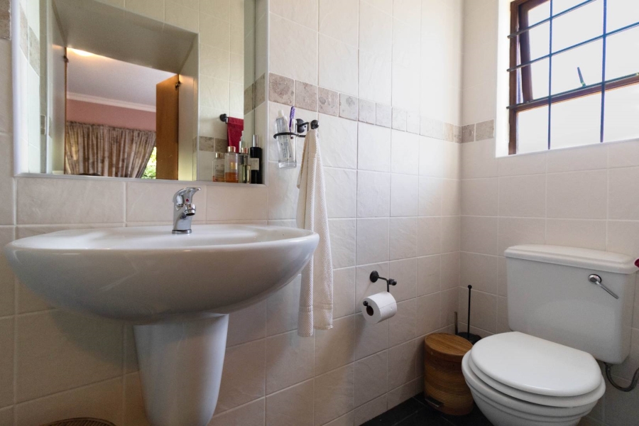 6 Bedroom Property for Sale in Sandbaai Western Cape